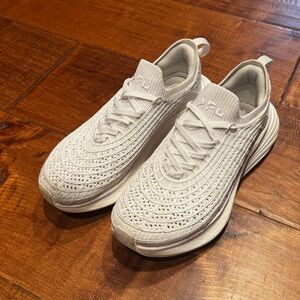 APL Zipline White/White size women’s 8